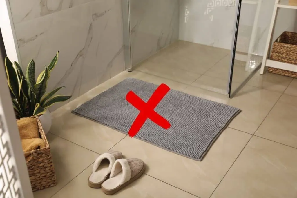 Tschüss Badteppich: Der neue Trend für 2025
