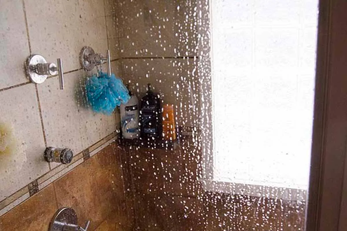 Glasklarer Durchblick: So bleiben Ihre Duschtüren sauber